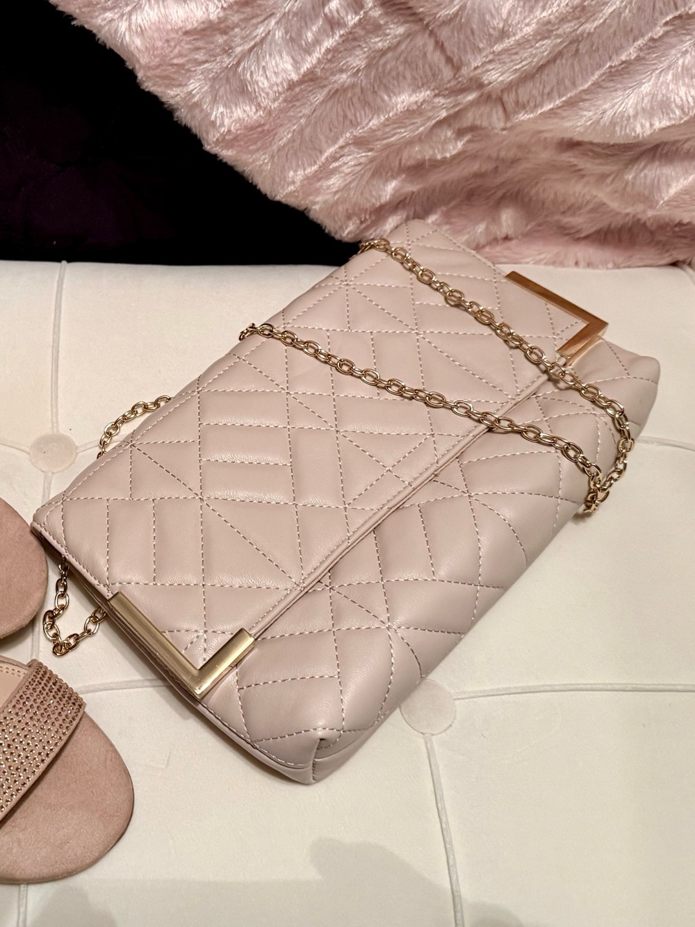 Elegant Blush Quilted Chain Crossbody Bag by